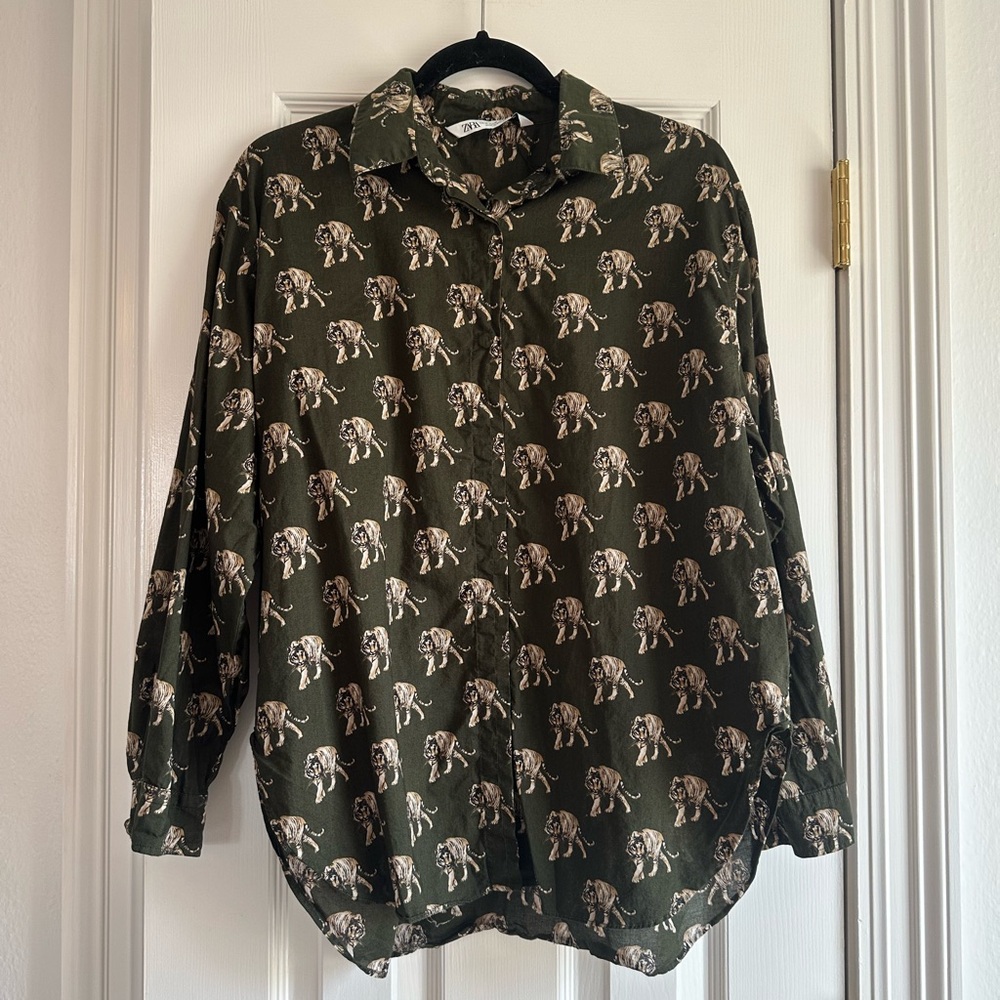 ZARA Women’s Green Button Down Tiger Print Blouse Size Medium perfect condition